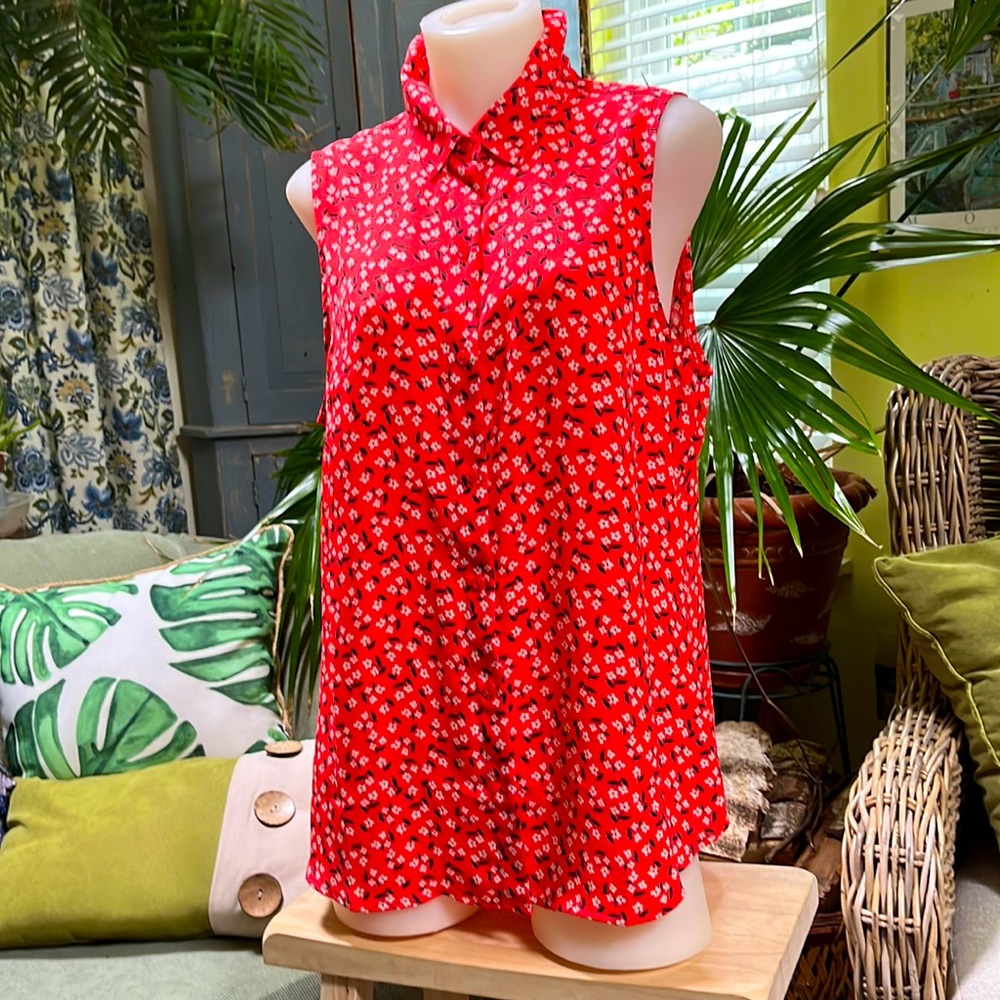 Banana Republic soft jersey sleeveless blouse. New, never worn.